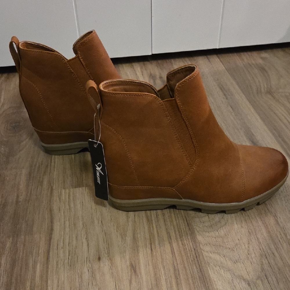 Athlefit Tan Boots